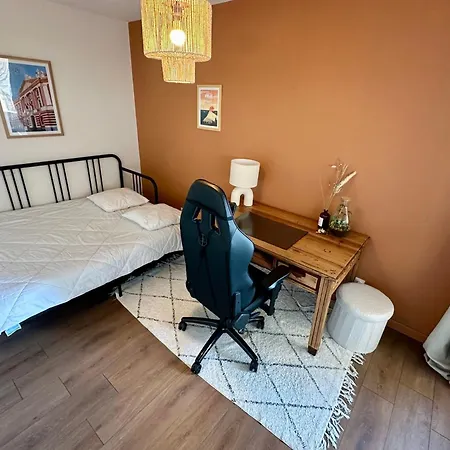 Chic In A Listed District Apartment *