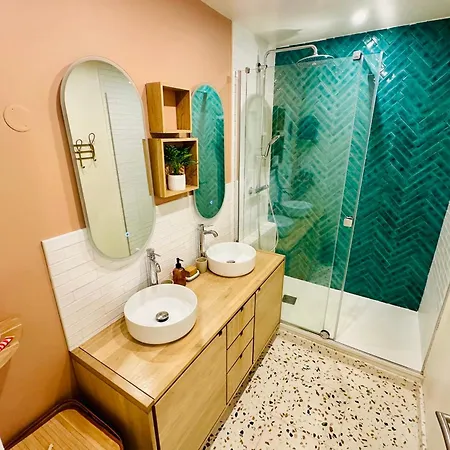 Apartment Chic In A Listed District *