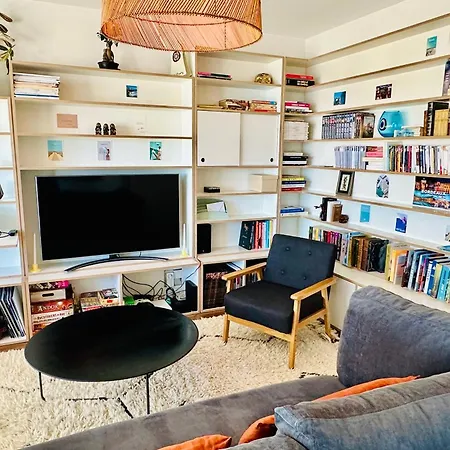 Chic In A Listed District Bordeaux